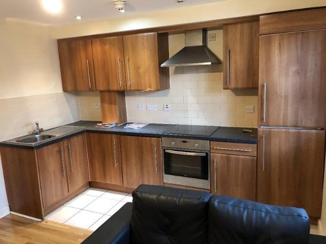 Spacious 2 Bedroom Apartment in Bexley Hall – LS12