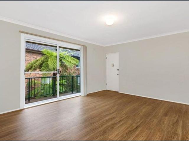 Spacious 2 Bedroom Apartment in Central Hornsby