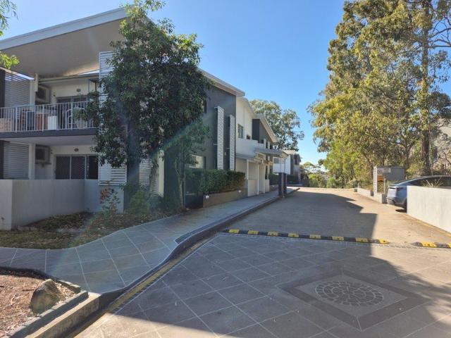 SPACIOUS 2 BEDROOM APARTMENT IN LEAFY, RESORT STYLE SURROUNDINGS