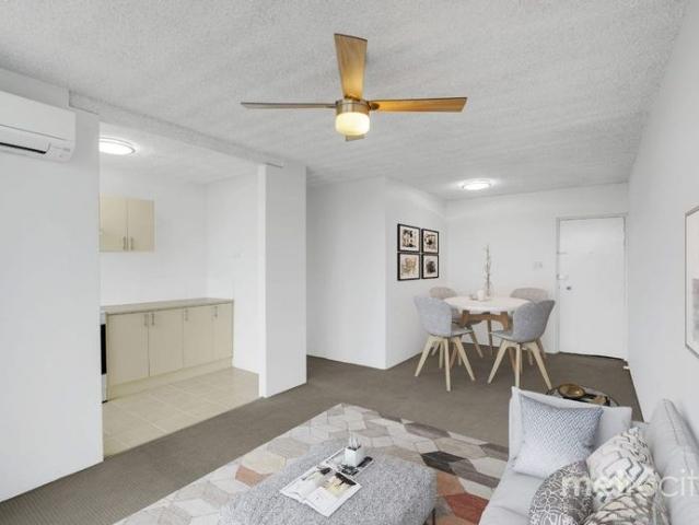 Spacious 2 Bedroom Apartment in Prime City Location