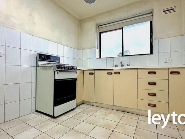 Spacious 2 Bedroom Apartment in Springvale – Convenient Location