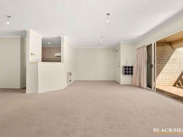 Spacious 2 bedroom apartment in the convenient location of Kingston