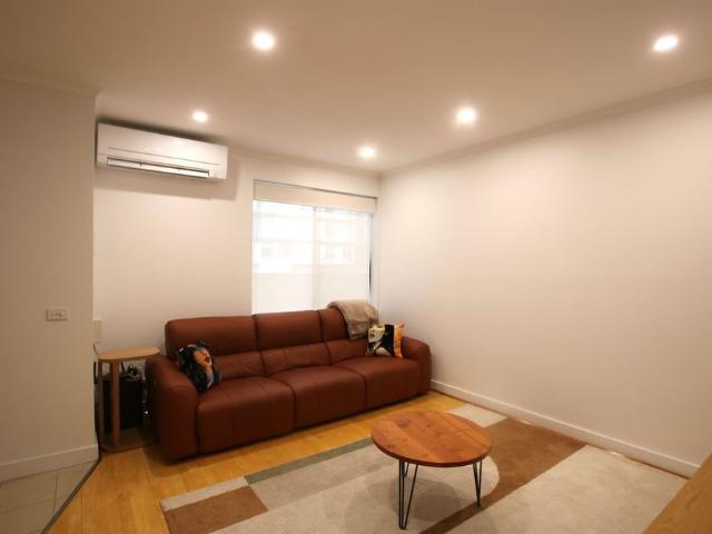 Spacious 2 Bedroom Apartment in the Heart of Carlton