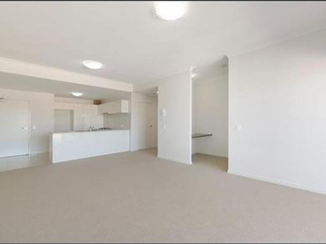 Spacious 2 Bedroom Apartment in the Heart of Chermside!