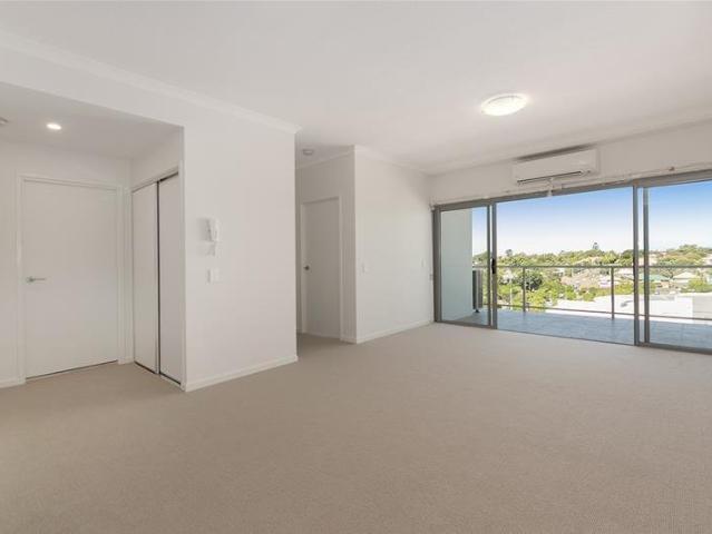 Spacious 2 Bedroom Apartment in the Heart of Chermside!