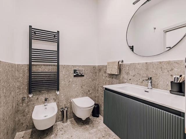 Spacious 2 Bedroom Apartment in the Heart of Frankfurt, Frankfurt Amsterdam Apartments for Rent