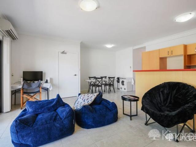 Spacious 2 Bedroom Apartment in the Heart of Redcliffe Just 600 Meters To The Beach!