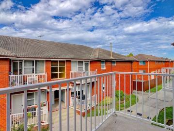 Spacious 2 Bedroom Apartment in the Heart of Roselands