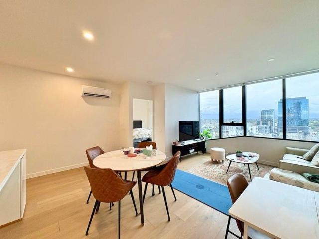 Spacious 2 Bedroom Apartment in Trio Building, 2Bed 2Bath 1Car