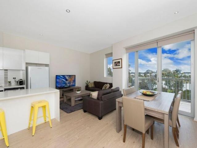 Spacious 2 Bedroom Apartment + Study in the Heart of Laurimar