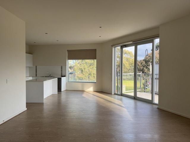 Spacious 2 Bedroom Apartment + Study in the Heart of Laurimar