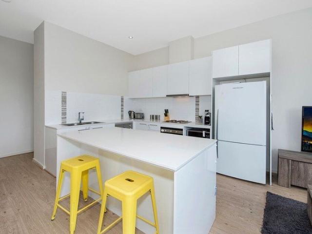 Spacious 2 Bedroom Apartment + Study in the Heart of Laurimar