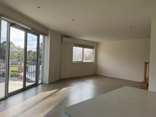 Spacious 2 Bedroom Apartment + Study in the Heart of Laurimar