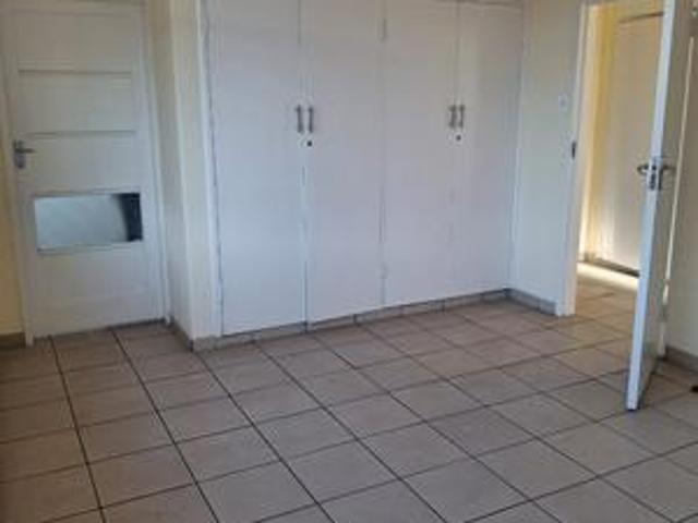 spacious 2 bedroom apartment to let.