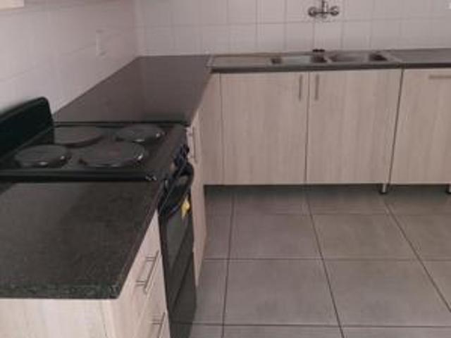 spacious 2 bedroom apartment to let.