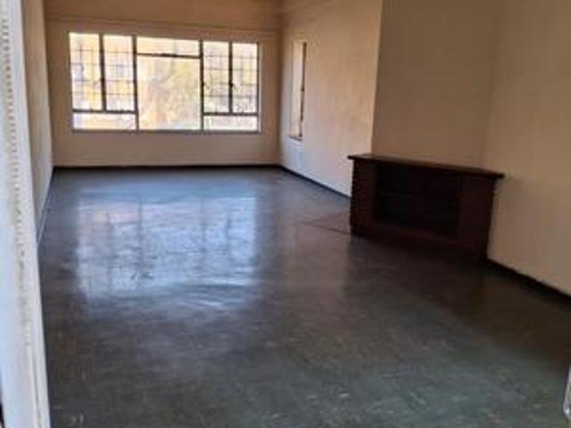 spacious 2 bedroom apartment to rent.