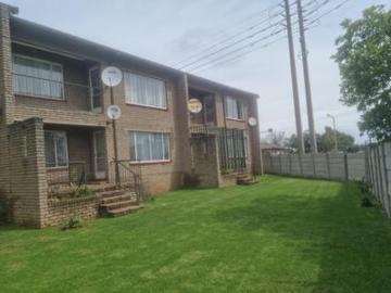 Apartment to rent in Mogale City Local Municipality - Parking