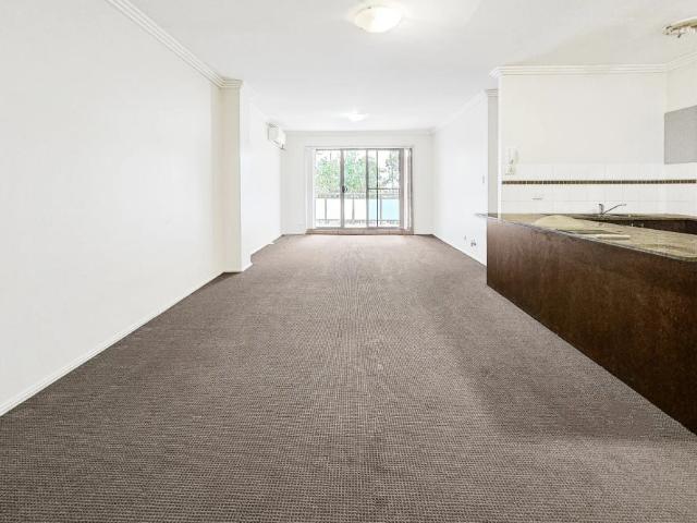 SPACIOUS 2 BEDROOM APARTMENT WITH 2 BATHROOMS