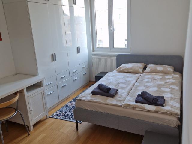 Spacious 2 Bedroom Apartment with Air Conditioning and Lift in Leopoldstadt