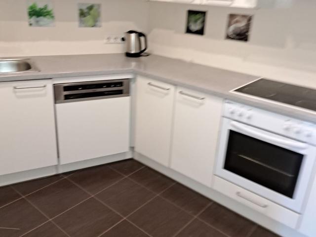 Spacious 2 Bedroom Apartment with Air Conditioning and Lift in Leopoldstadt, Vienna Amsterdam Apartments for Rent