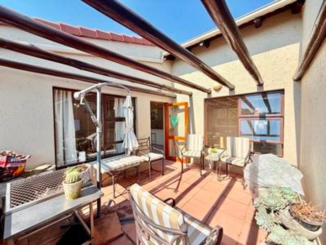 spacious 2 bedroom apartment with ba.