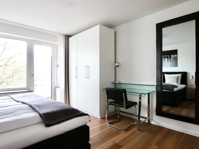 Spacious 2 bedroom apartment with balcony at Stadtgarten park, Koln Amsterdam Apartments for Rent