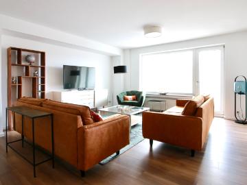 Spacious 2 bedroom apartment with balcony at Stadtgarten park