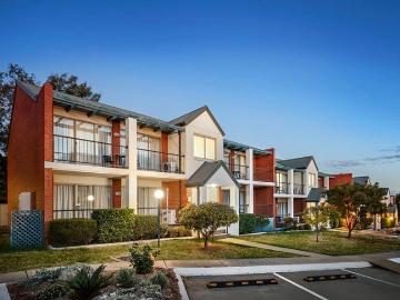 Spacious 2 Bedroom apartment with Brand new Kitchen