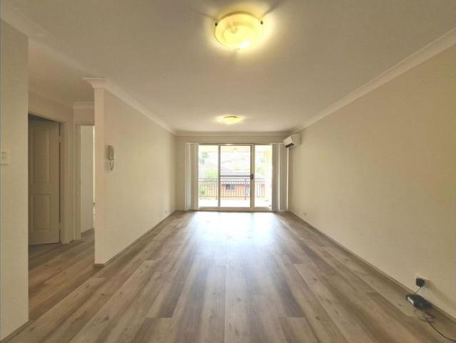 Spacious 2 Bedroom Apartment with easy access to shops and transport