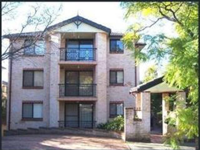 Spacious 2 Bedroom Apartment with easy access to shops and transport