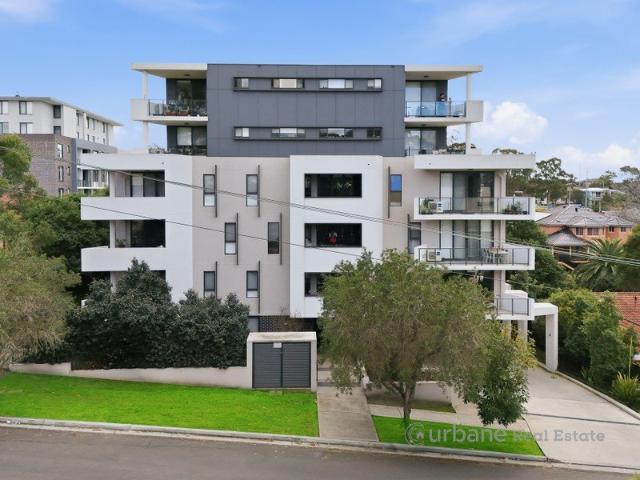 Spacious 2 Bedroom Apartment with Modern Finishes Throughout + 2020 Built