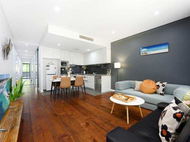 Spacious 2 Bedroom Apartment with Private Courtyard & Resort Style Facilities
