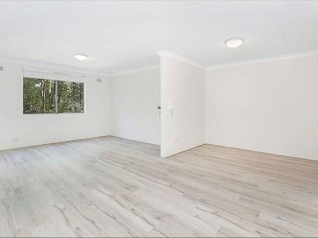 Spacious 2 Bedroom Apartment with Private Outdoor Entertaining Area
