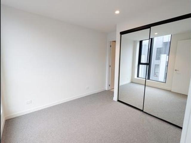 Spacious 2 Bedroom Apartment with Two Bathrooms, Two Air Conditioners & Quiet Paper Trail Outlook