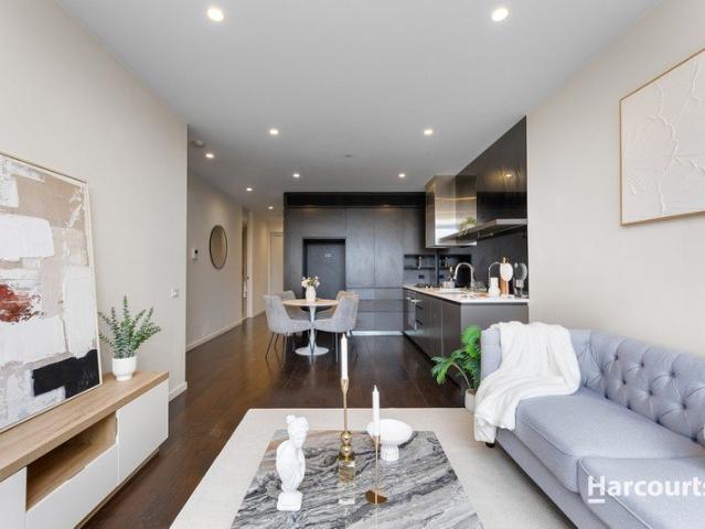 Spacious 2 Bedroom Apartment with Versatile Third Bedroom/Study