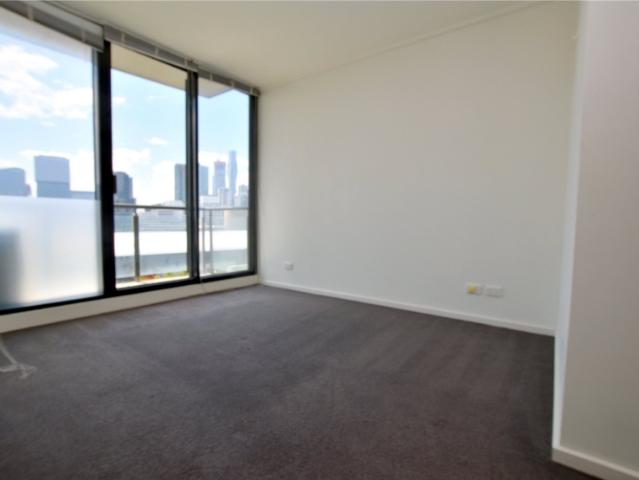 UNFURNISHED Spacious 2 bedroom apartment!