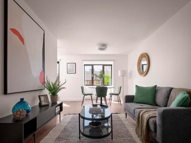 Spacious 2 Bedroom Available Stratford E15