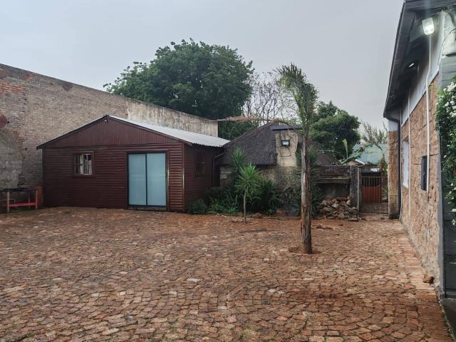 Spacious 3 bedroom granny flat available to rent 8233