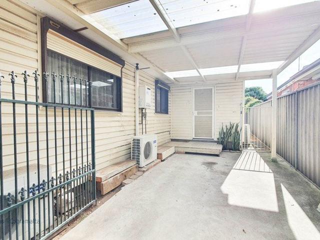 SPACIOUS & FAMILY FRIENDLY 2 BEDROOM GRANNY FLAT WATER INCLUDED