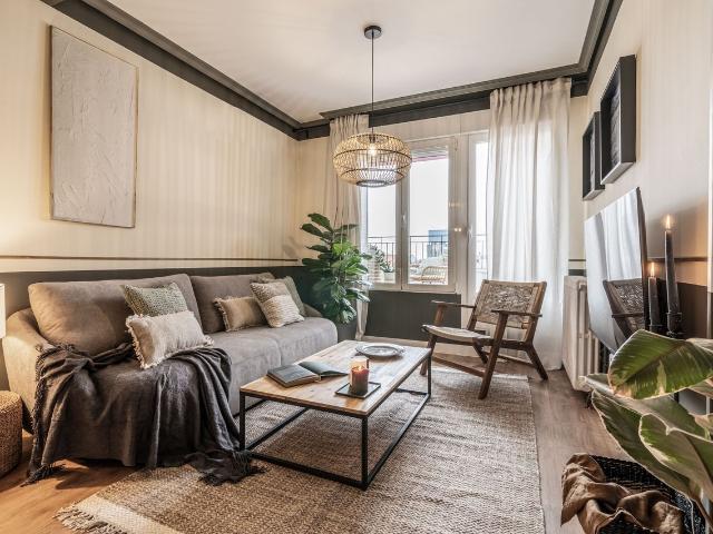 Spacious 2 Bedroom Grassland Themed Apartment with Terrace and Office in Goya, Madrid Amsterdam Apartments for Rent