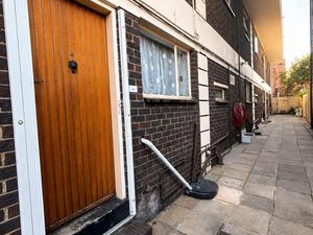 spacious 2 bedroom ground floor apar.