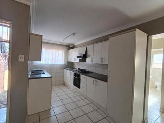 spacious 2 bedroom ground floor flat
