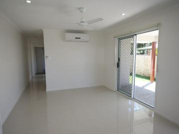 Spacious 2 bedroom Duplex on Quiet Street!