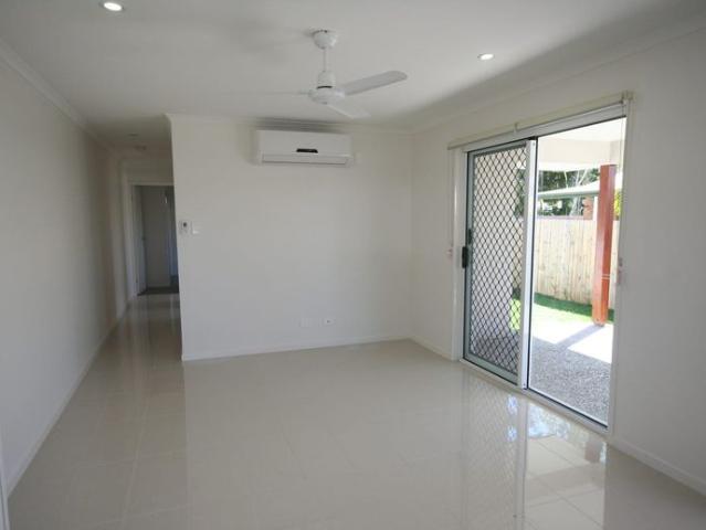 Spacious 2 bedroom Duplex on Quiet Street!