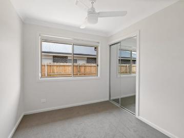 SPACIOUS 2 BEDROOM DUPLEX IN LOGAN RESERVE!