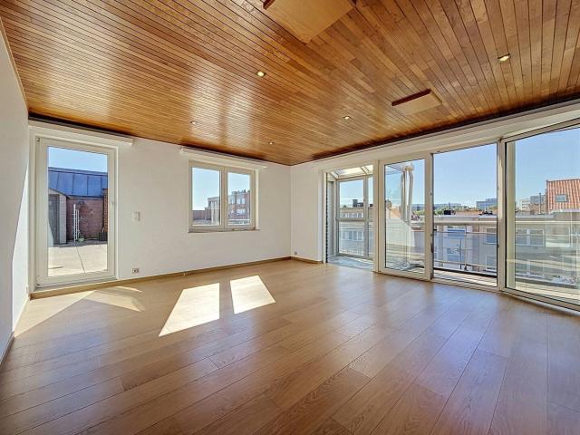 Spacious 2 bedroom duplex with sauna & private elevator