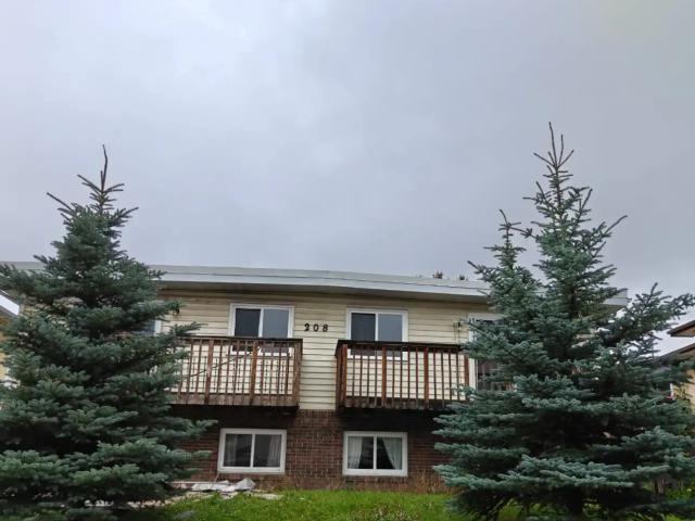 Spacious 2 Bedroom entire unit upper & lower level Fourplex in Pineridge