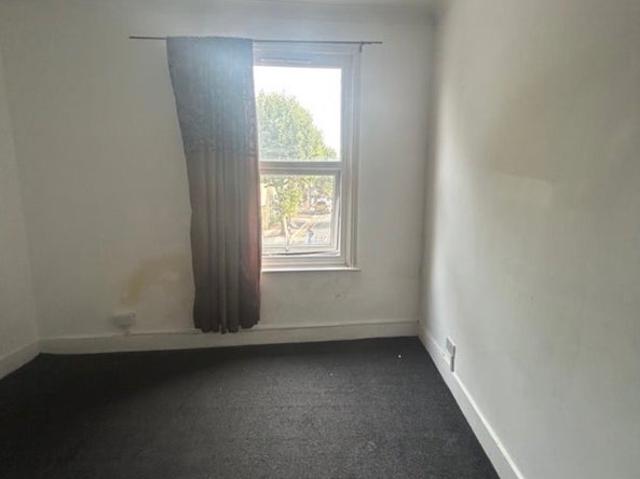 Spacious 2 bedroom flat