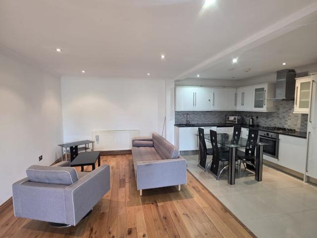 Spacious 2 Bedroom Flat To Let – E3
