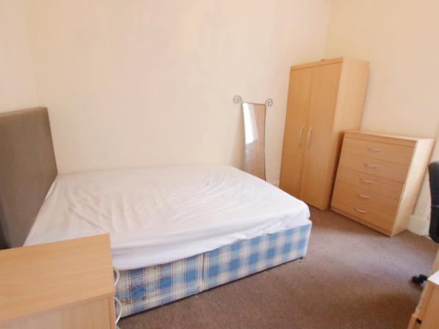 Spacious 2 Bedroom Flat – Byres Road, G11